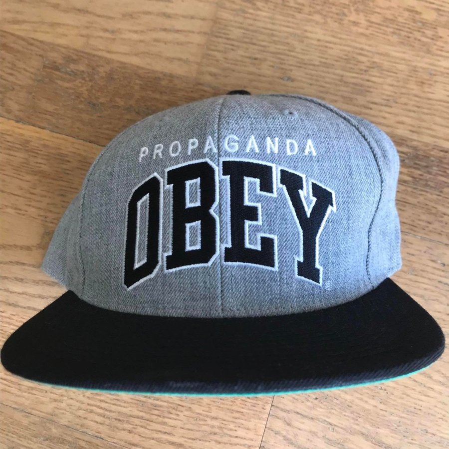 Obey grå keps storlek One size fits all