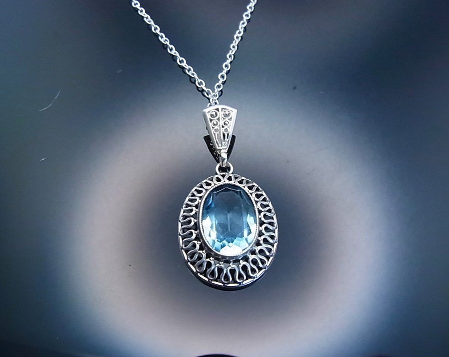 ART DECO HÄNGE MED AQUAMARINE SPINEL. 6 karat