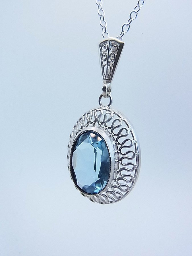 ART DECO HÄNGE MED AQUAMARINE SPINEL. 6 karat