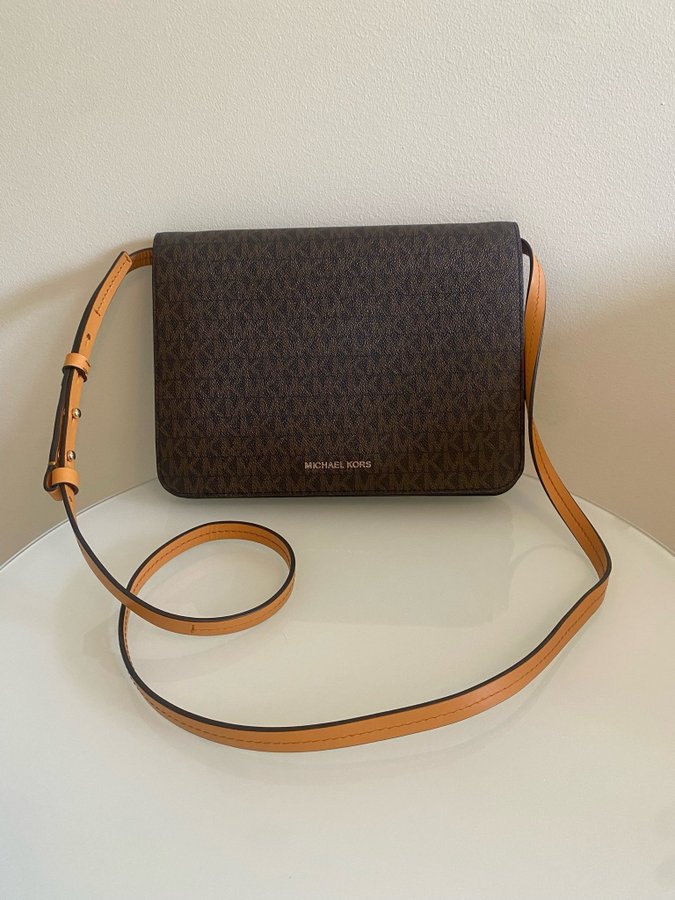 Michael kors logo crossbody