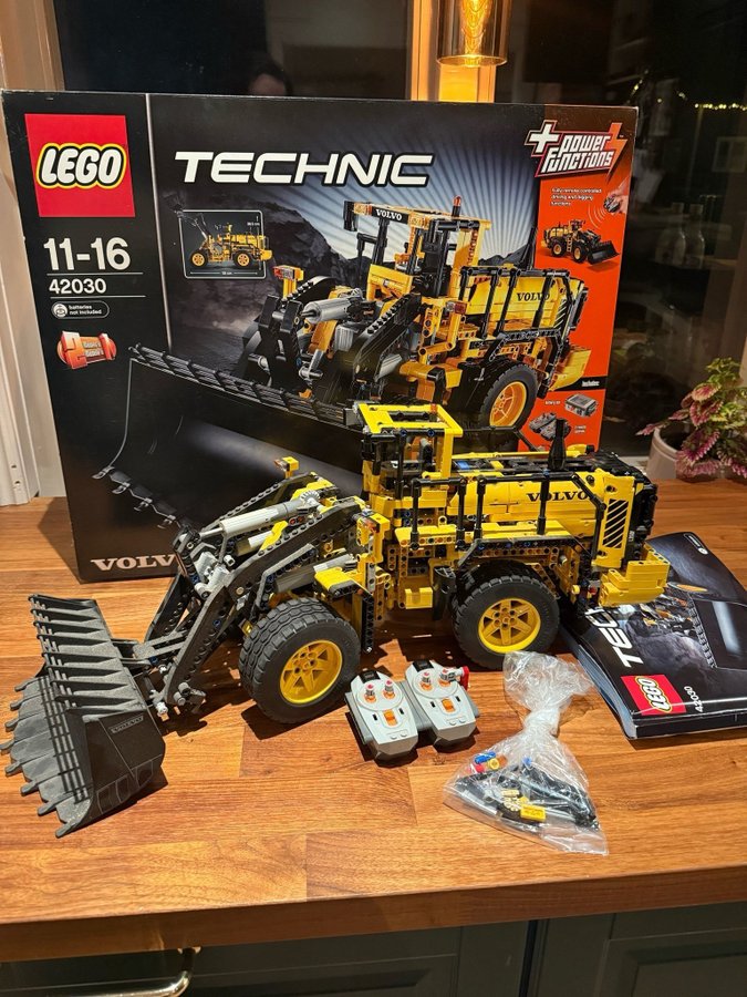 Lego Technic 42030 Volvo L350F