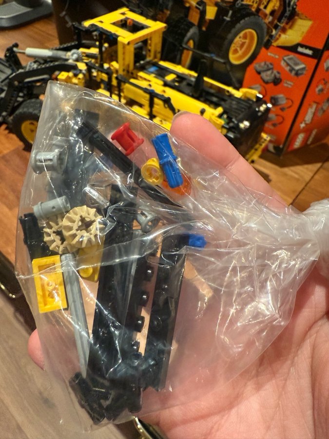 Lego Technic 42030 Volvo L350F