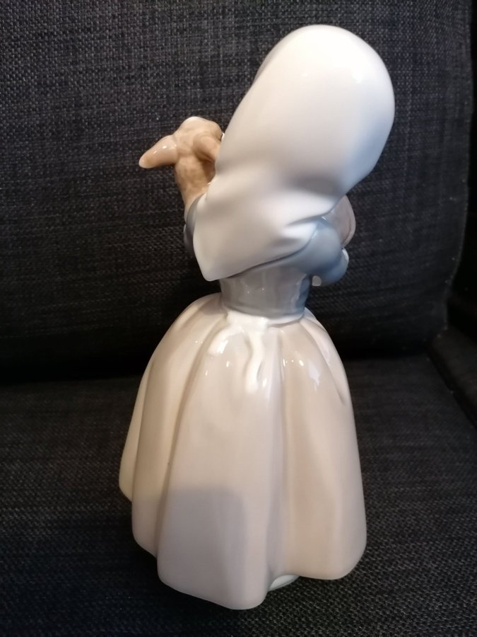 PORSLIN FIGUR FLIVKA MED LAM LLADRO;NOA SPANIEN ODAMSA 1977