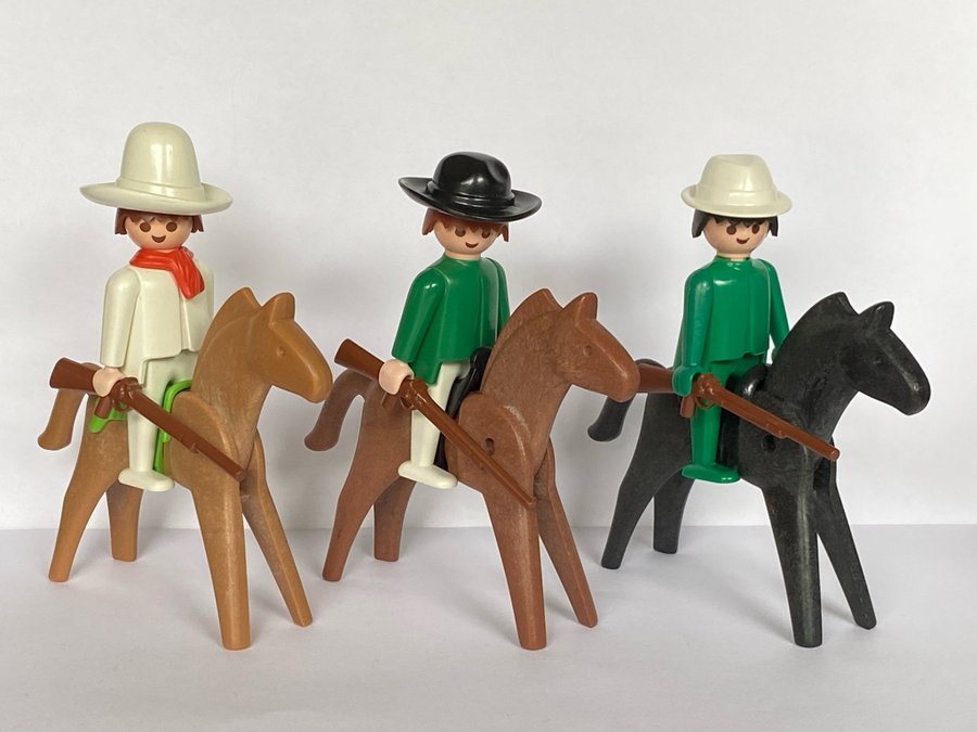 Playmobil figurer och hästar