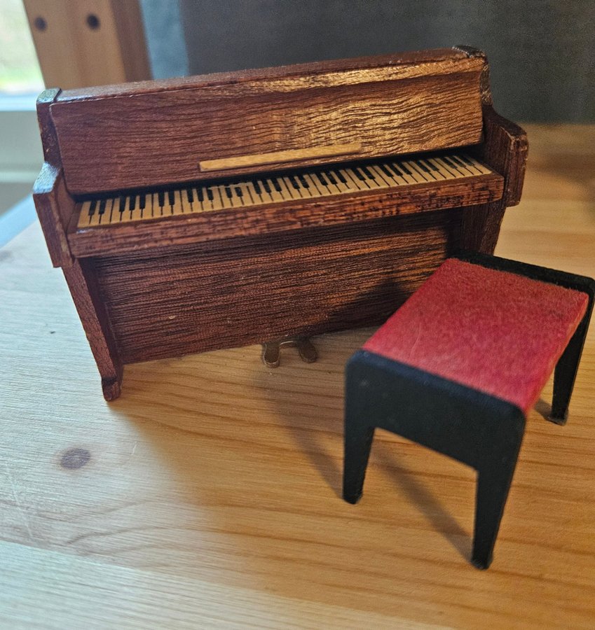 Miniatyrpiano med pall