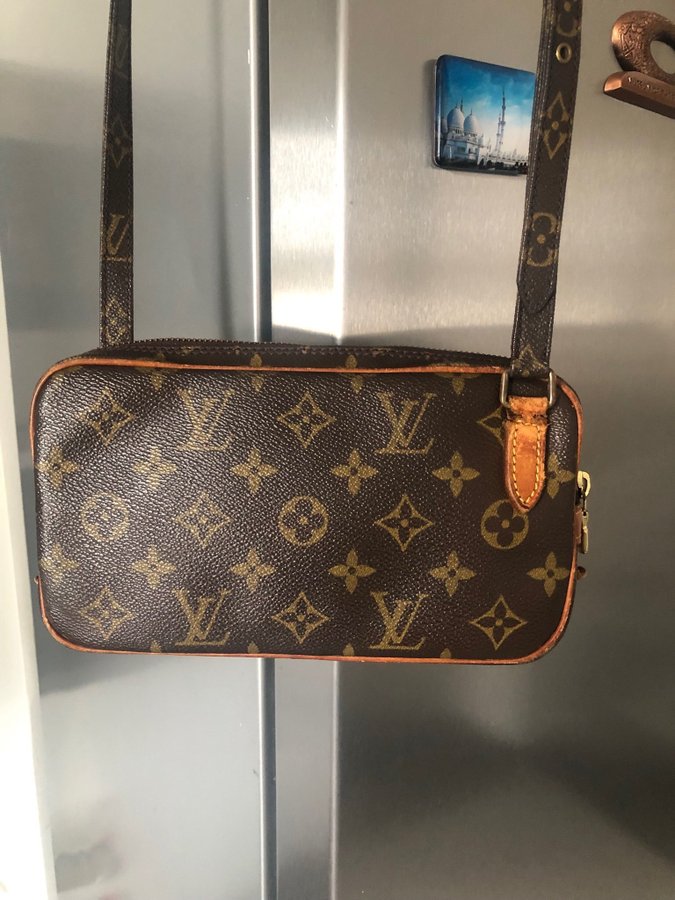 LOUIS VUITTON MARLY BANDOULIERE AXELREMSVÄSKA CROSSBODY VINTAGE Nypris 13 500