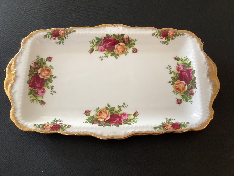 Royal Albert Old Country Roses serveringsbricka guldkant