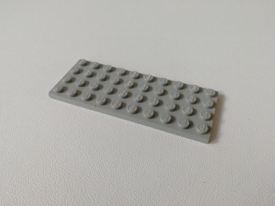 Lego - platta - plate - bas - 4x10 - part 3030 - ljusgrå (old light gray)