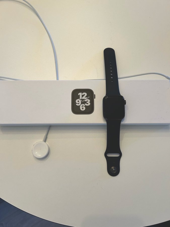 Apple Watch SE GPS + Cellular(4G) 40mm Svart