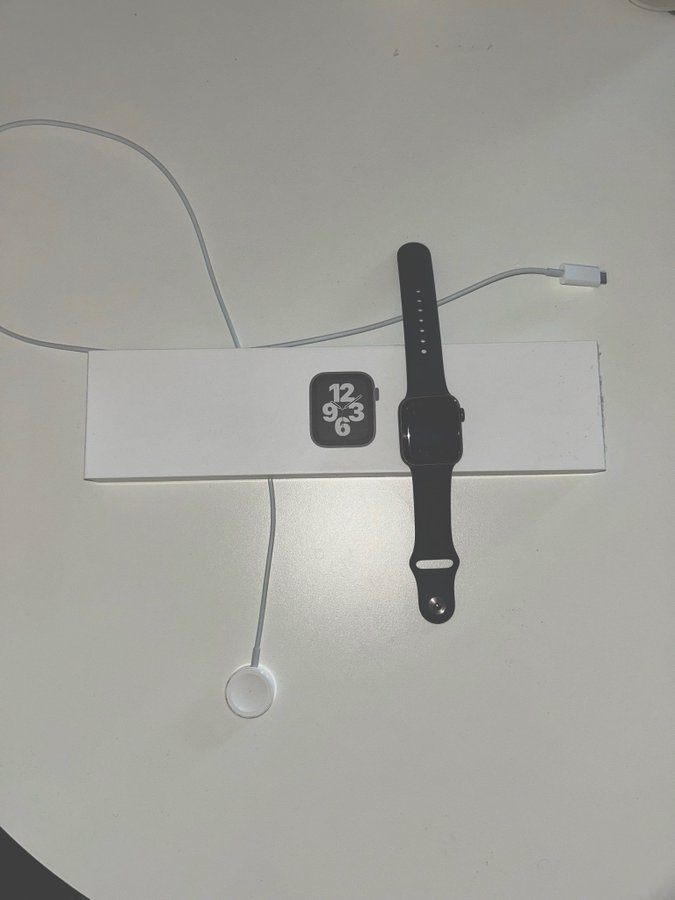 Apple Watch SE GPS + Cellular(4G) 40mm Svart