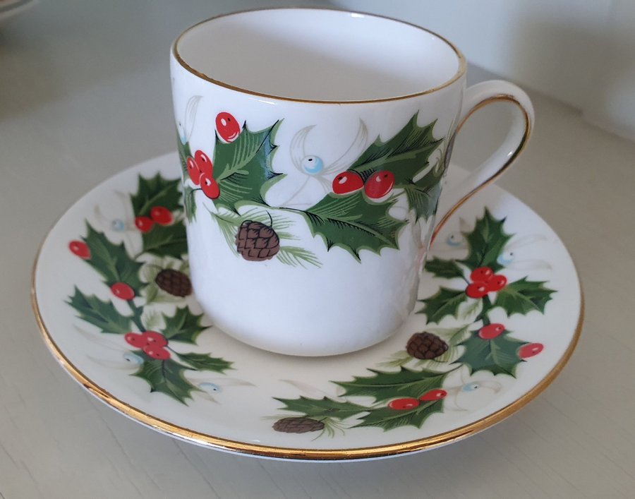 Jul-kaffeservis 7 Royal Grafton Noel kaffekoppar och fat