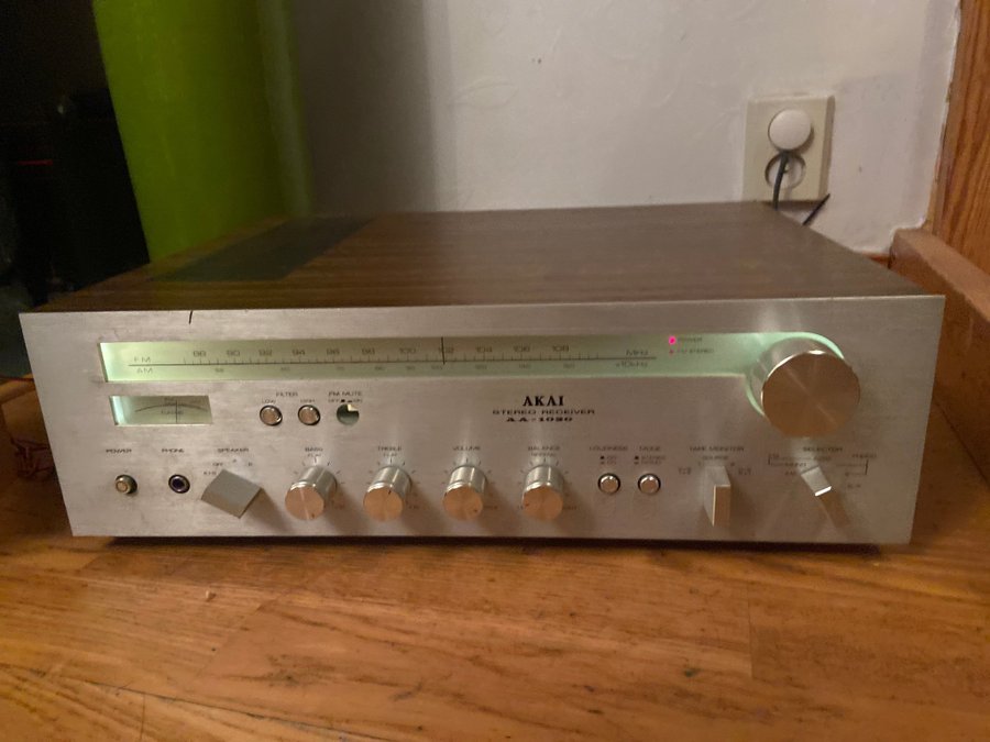 Akai AA-1020 Stereo Receiver