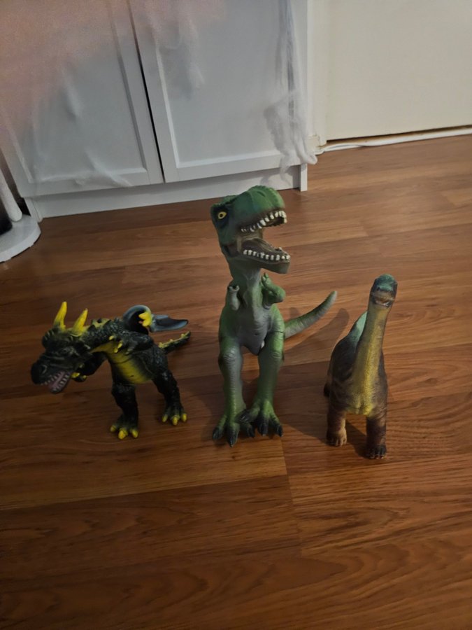 3 stycken dinosaurier