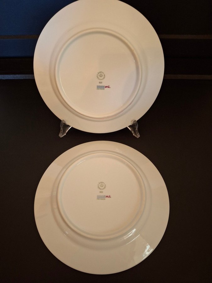 Royal Copenhagen Purpur half lace plates.