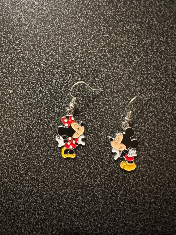 Mickey Mouse och Minnie Mouse örhängen