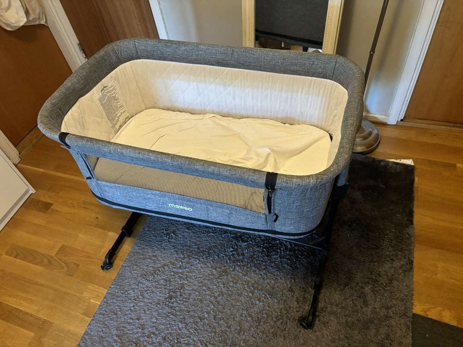 Oanvänd Moewo Spjälsäng bedside crib