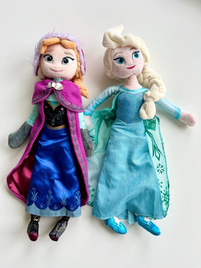 2 mjuka dockor Anna Elsa Frost Frozen gosedjur plush disney