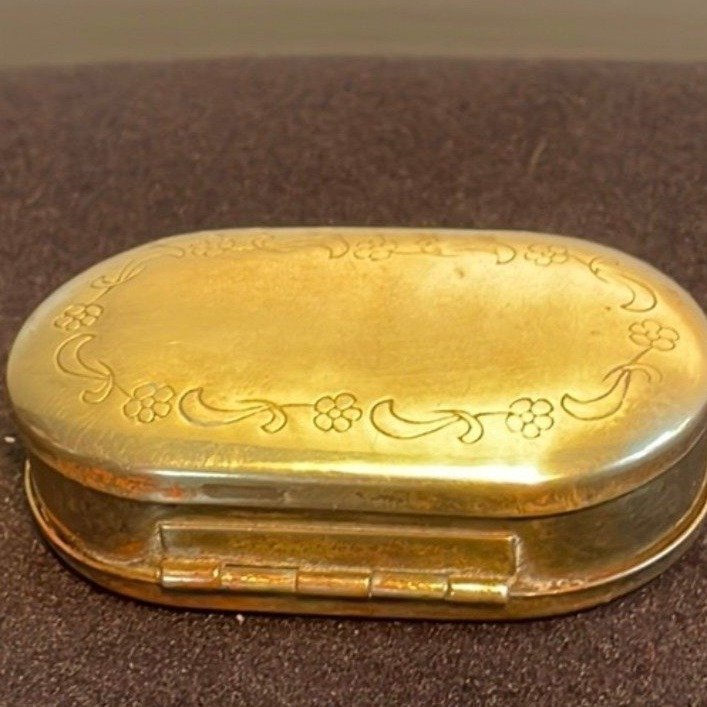 Vintage Ladies double sided make-up compact from 1940's