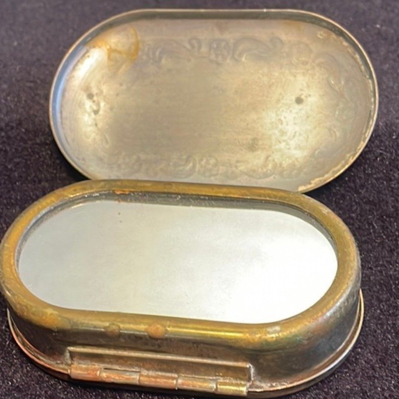 Vintage Ladies double sided make-up compact from 1940's