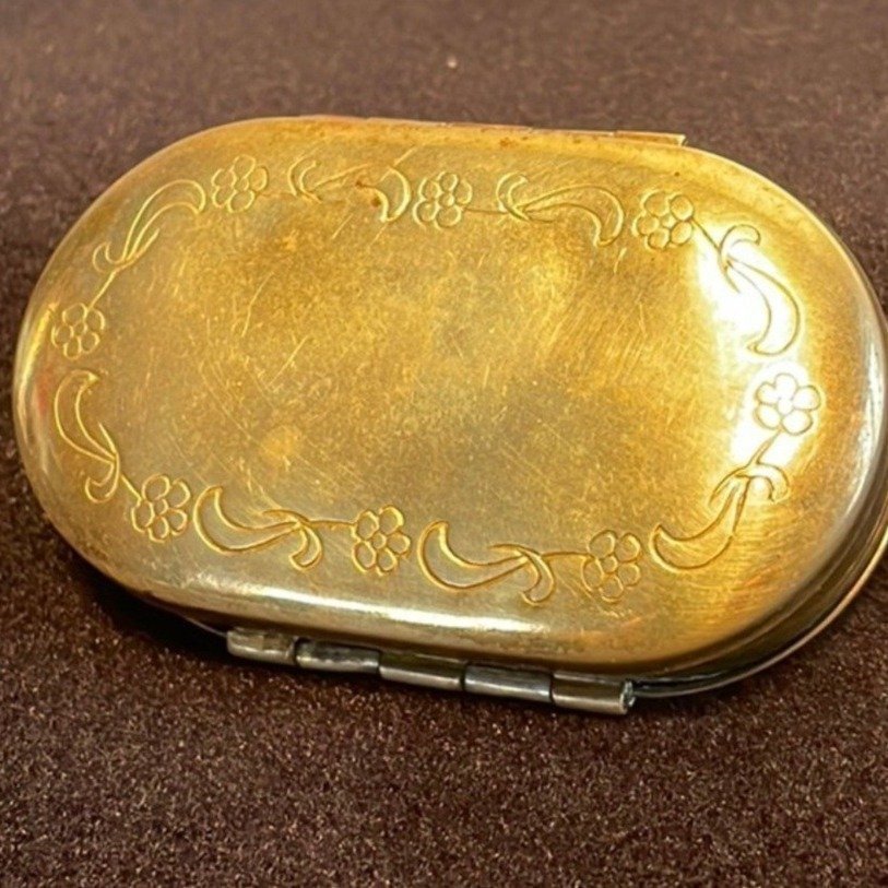 Vintage Ladies double sided make-up compact from 1940's