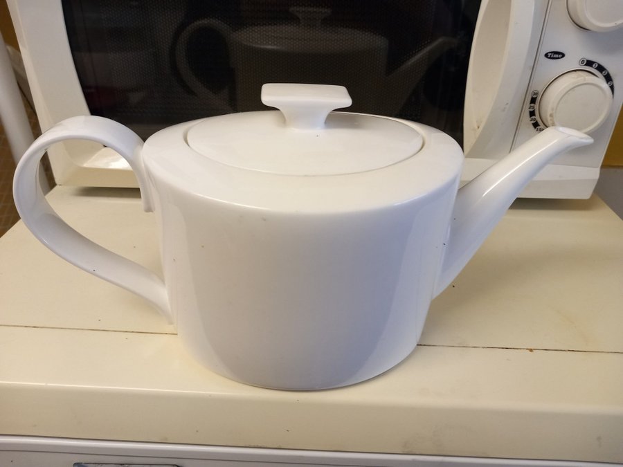 Large Villeroy  Boch White Porcelain Teapot.