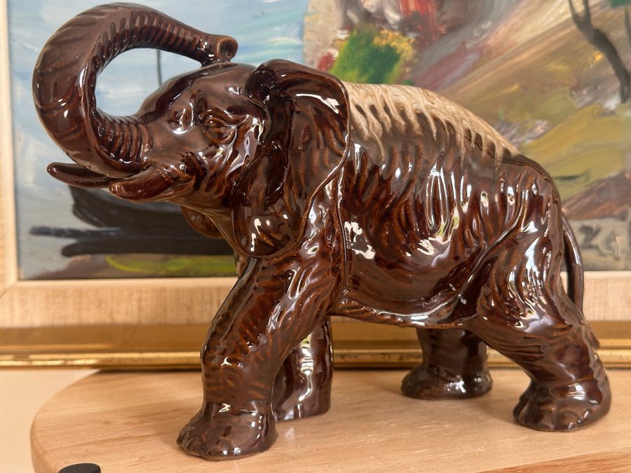 Elefant Figurin Keramik Terrakotta? Nyskick höjd 16cm längd 21cm