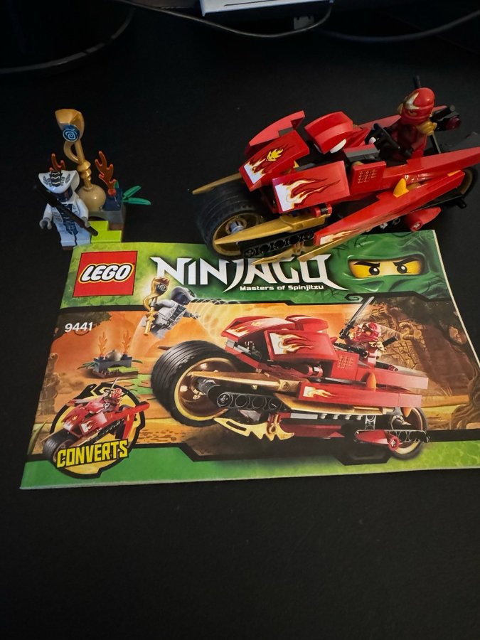 LEGO Ninjago 9441 - Jay's Lightning Cycle komplett