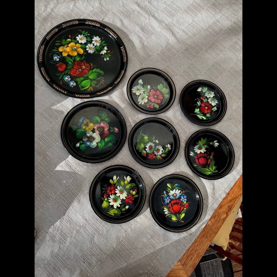 Samling runda folklore brickor vintage blommig blommor retro