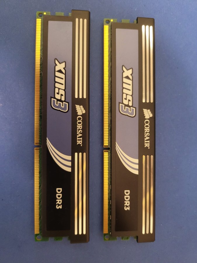 2x Corsair XMS3 DDR3 4GB (2x2GB) 1600MHz