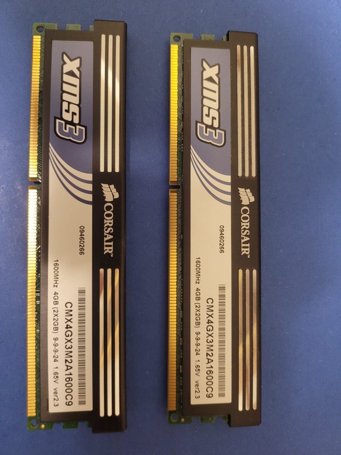 2x Corsair XMS3 DDR3 4GB (2x2GB) 1600MHz