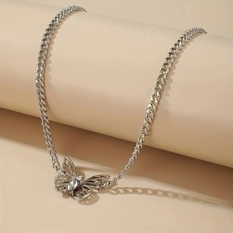 Fin choker fjäril motiv strass silver färg vit fest halsband kedja butterfly 3D