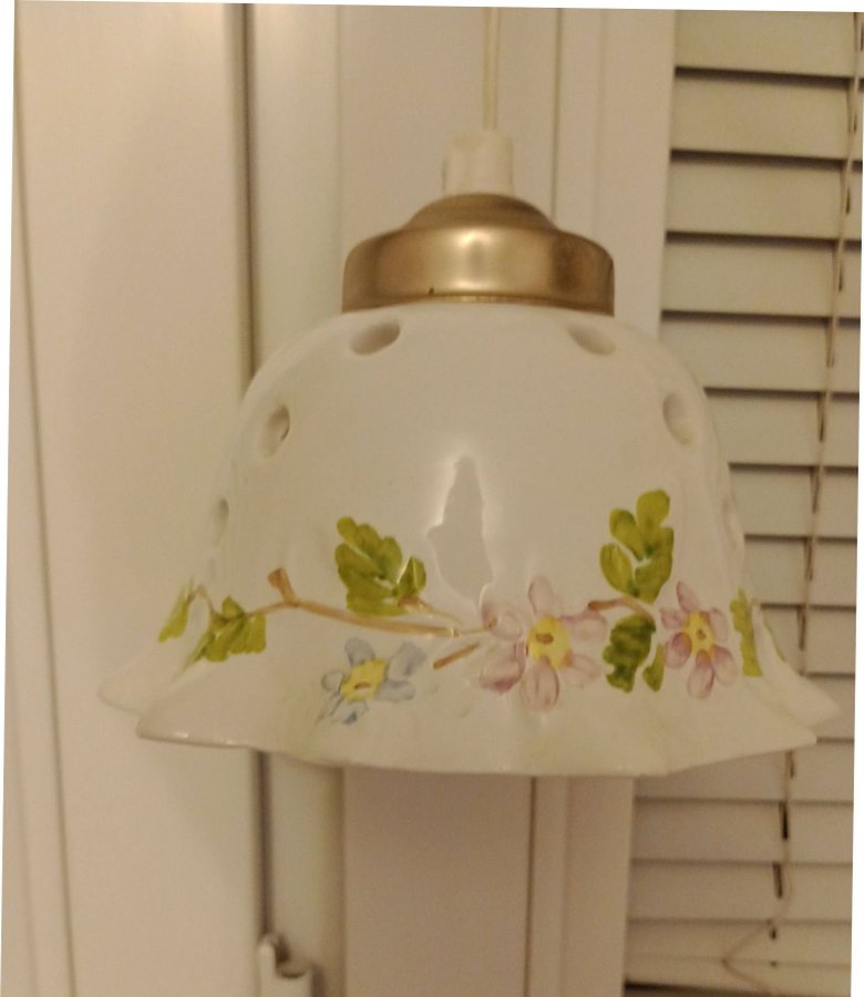 Porslin fönsterlampa med blommor