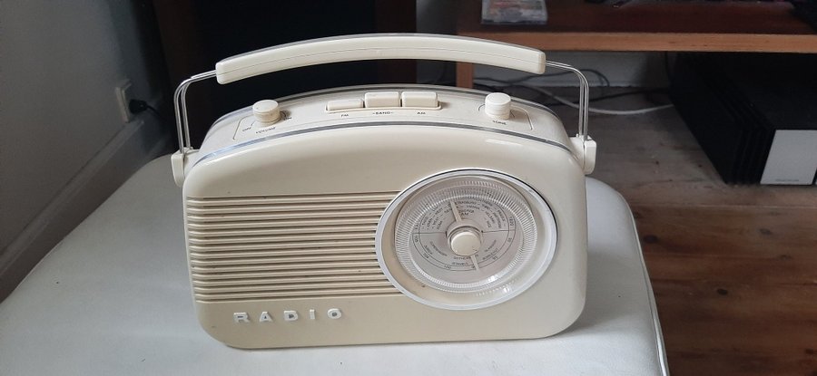 Retro radio