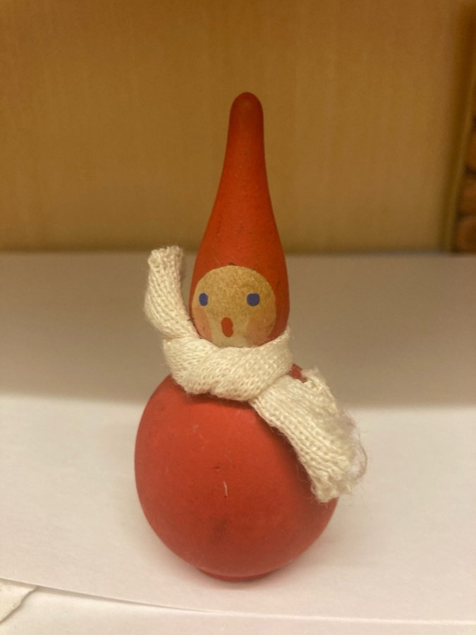 Retro vintage trätomte tomte i trä med halsduk9 cm hög