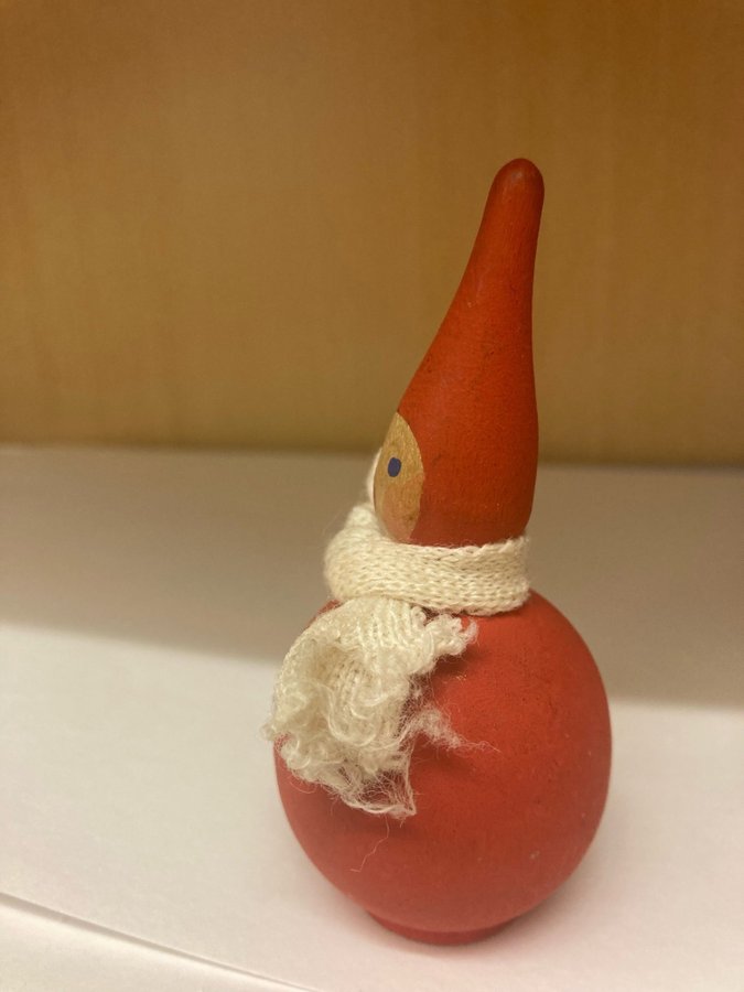 Retro vintage trätomte tomte i trä med halsduk9 cm hög