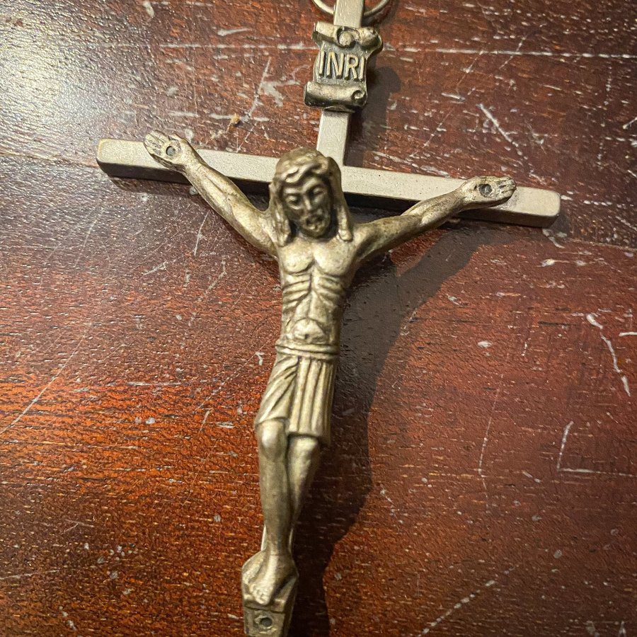 Äldre mini krucifix i metall för vägg 1900-tal Jesus Religon Blackmetal