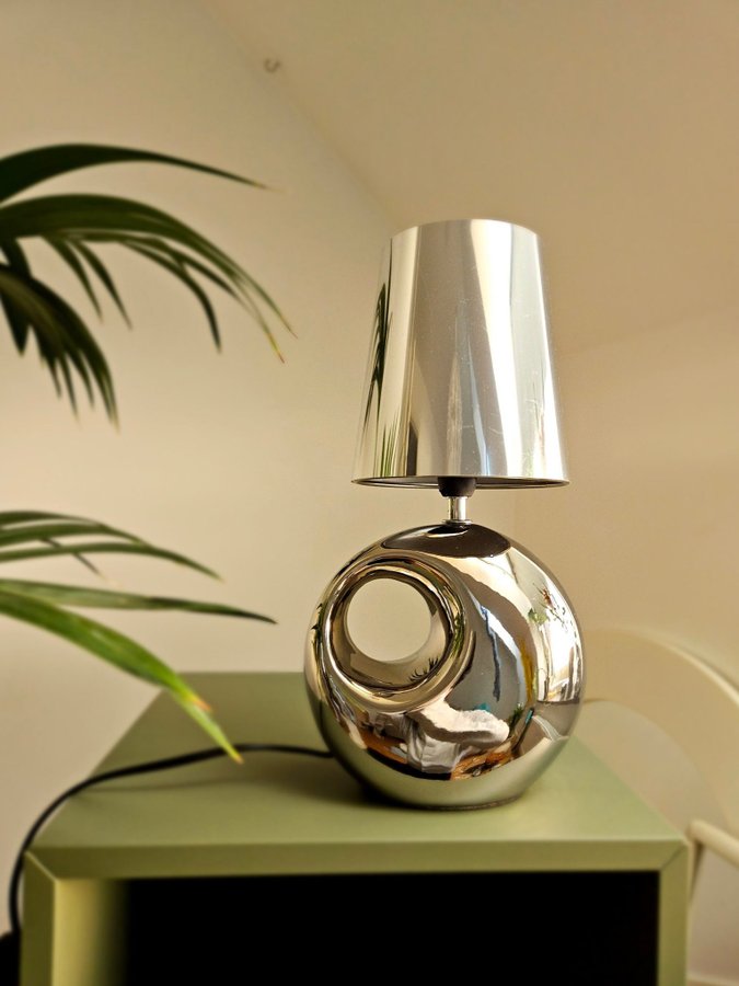 Bordslampa - Silver - Krom - Metall - Keramik - Space age - Futurism - Lampa