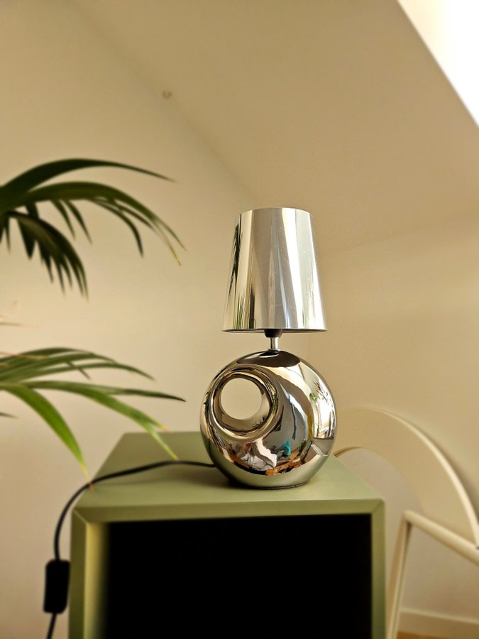 Bordslampa - Silver - Krom - Metall - Keramik - Space age - Futurism - Lampa