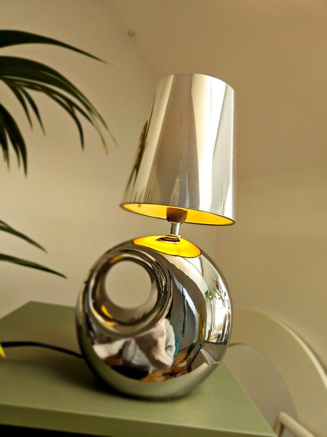 Bordslampa - Silver - Krom - Metall - Keramik - Space age - Futurism - Lampa