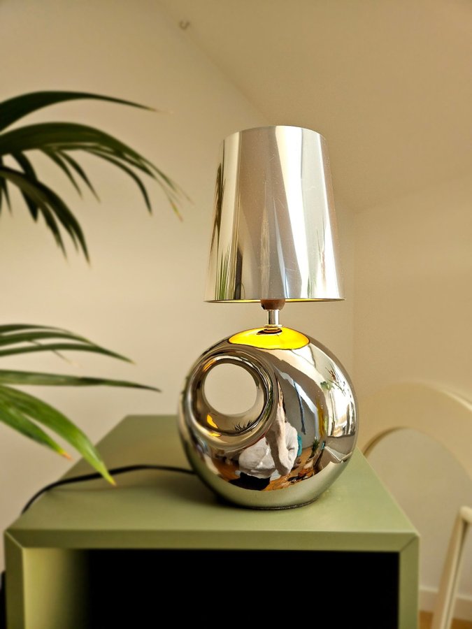 Bordslampa - Silver - Krom - Metall - Keramik - Space age - Futurism - Lampa