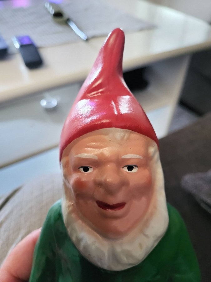 Tomte i keramik med lykta