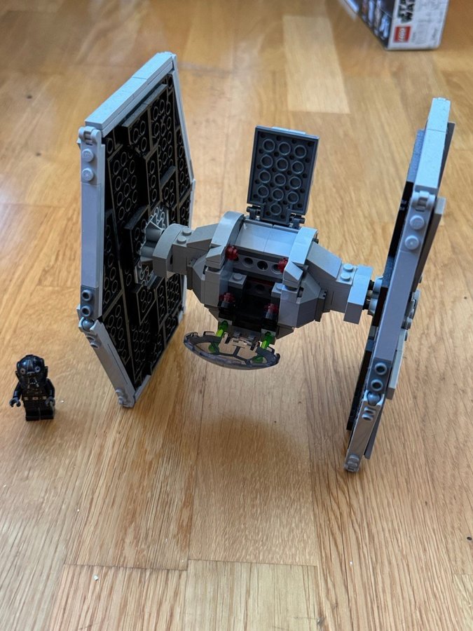 LEGO Star Wars TIE Fighter 75300