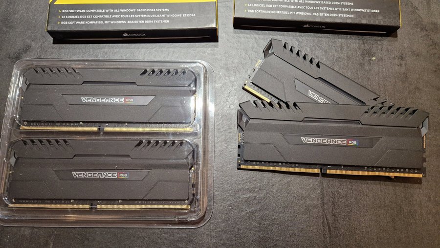 Corsair Vengeance RGB DDR4 4x8GB 3000MHz RAM Minne.