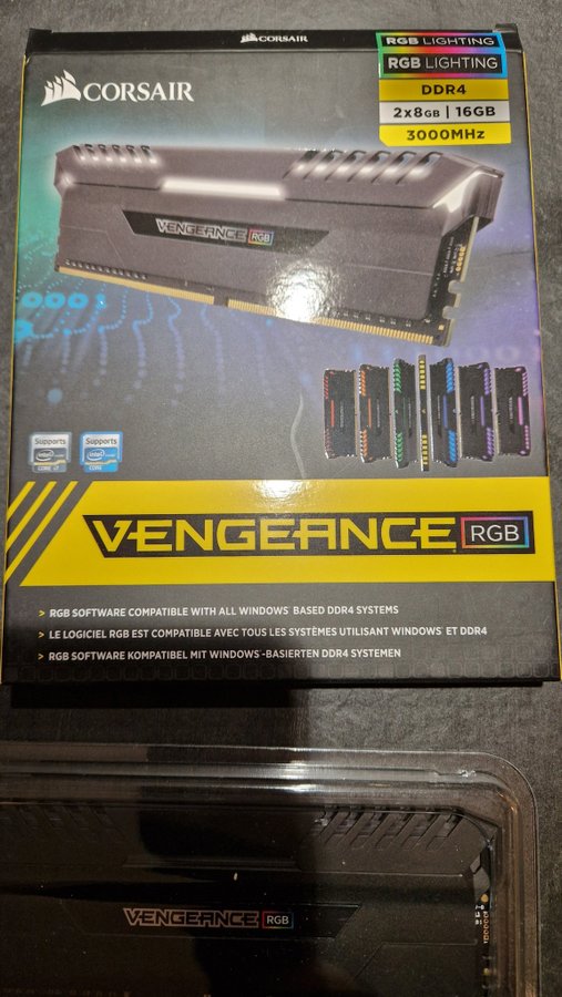 Corsair Vengeance RGB DDR4 4x8GB 3000MHz RAM Minne.