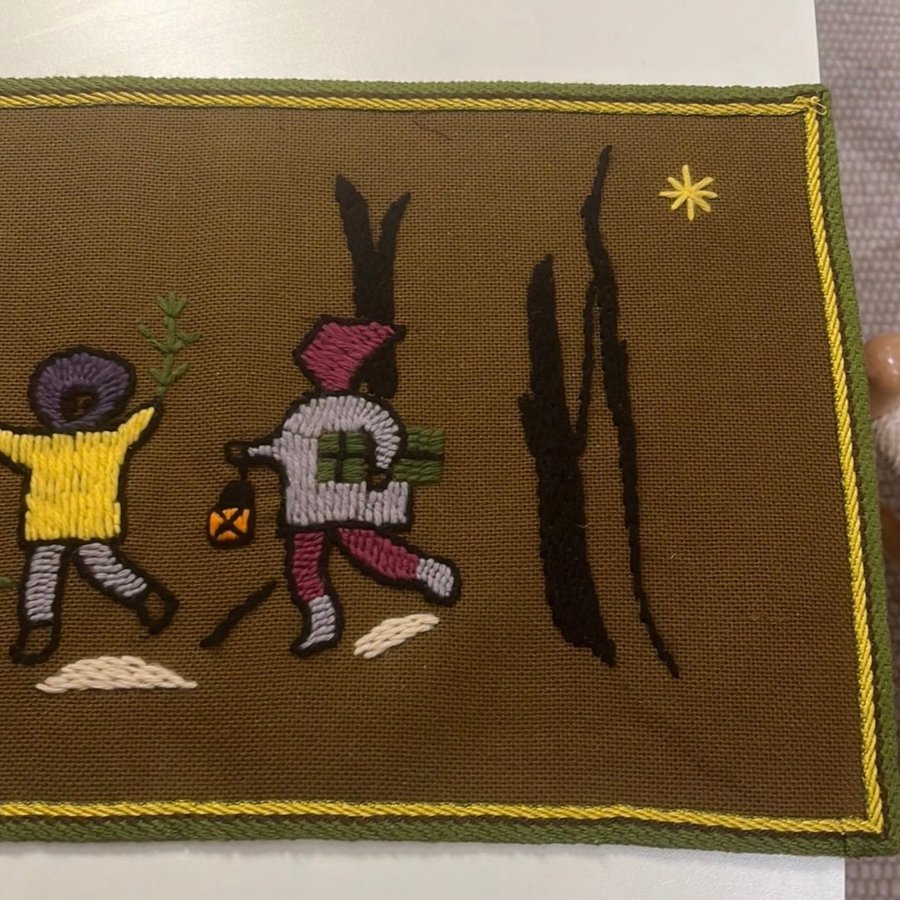 Broderad jättesöt retro julbonad vepa