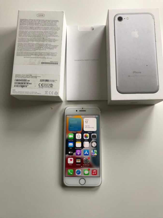 iPhone 7 Silver 32 gb minne olåst och fin