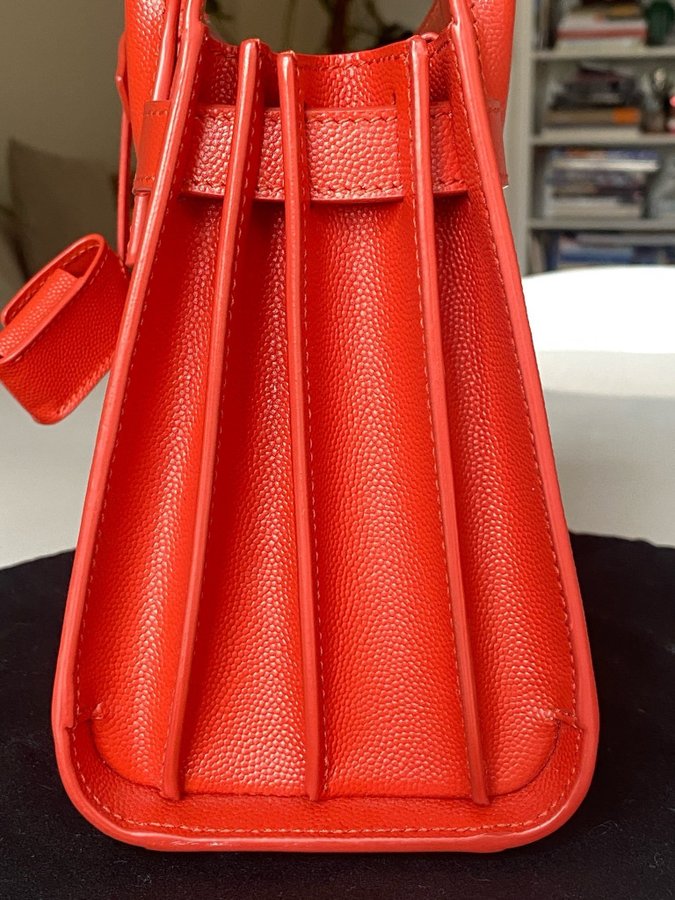 Saint Laurent. SAC DE JOUR väska. Röd orange.