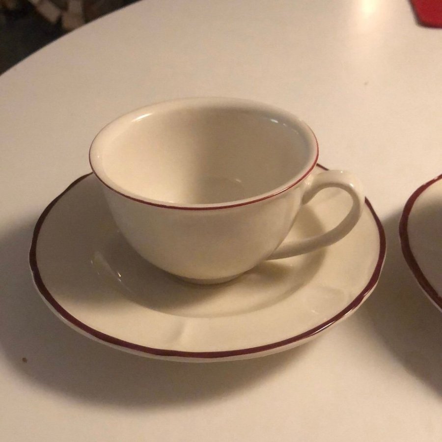 Ikea retro porslin blomma röd två kaffekoppar vintage