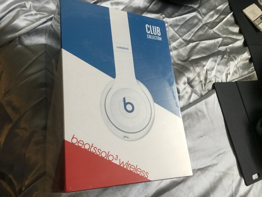 Beats solo 3 Club collection vit/ blå helt nytt inplastad