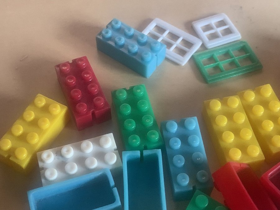 Äldre byggklotsar, Geas Plast, Gislaved, Lego??